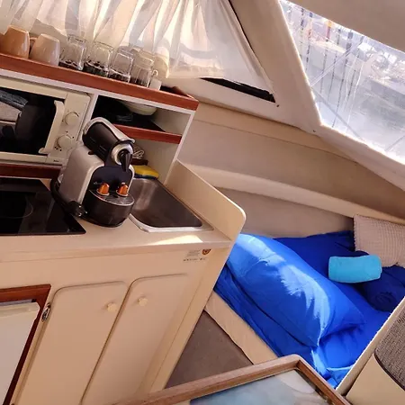 Botel Varuna En Sur De Tenerife